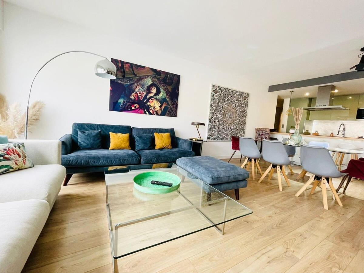 Apartment Lovely 2 Bedroom Flat With Balcony And Parking