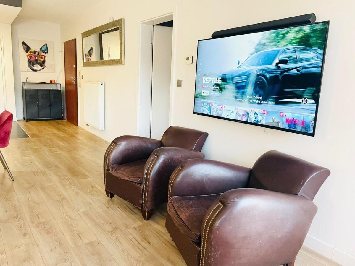 Apartment Lovely 2 Bedroom Flat With Balcony And Parking *