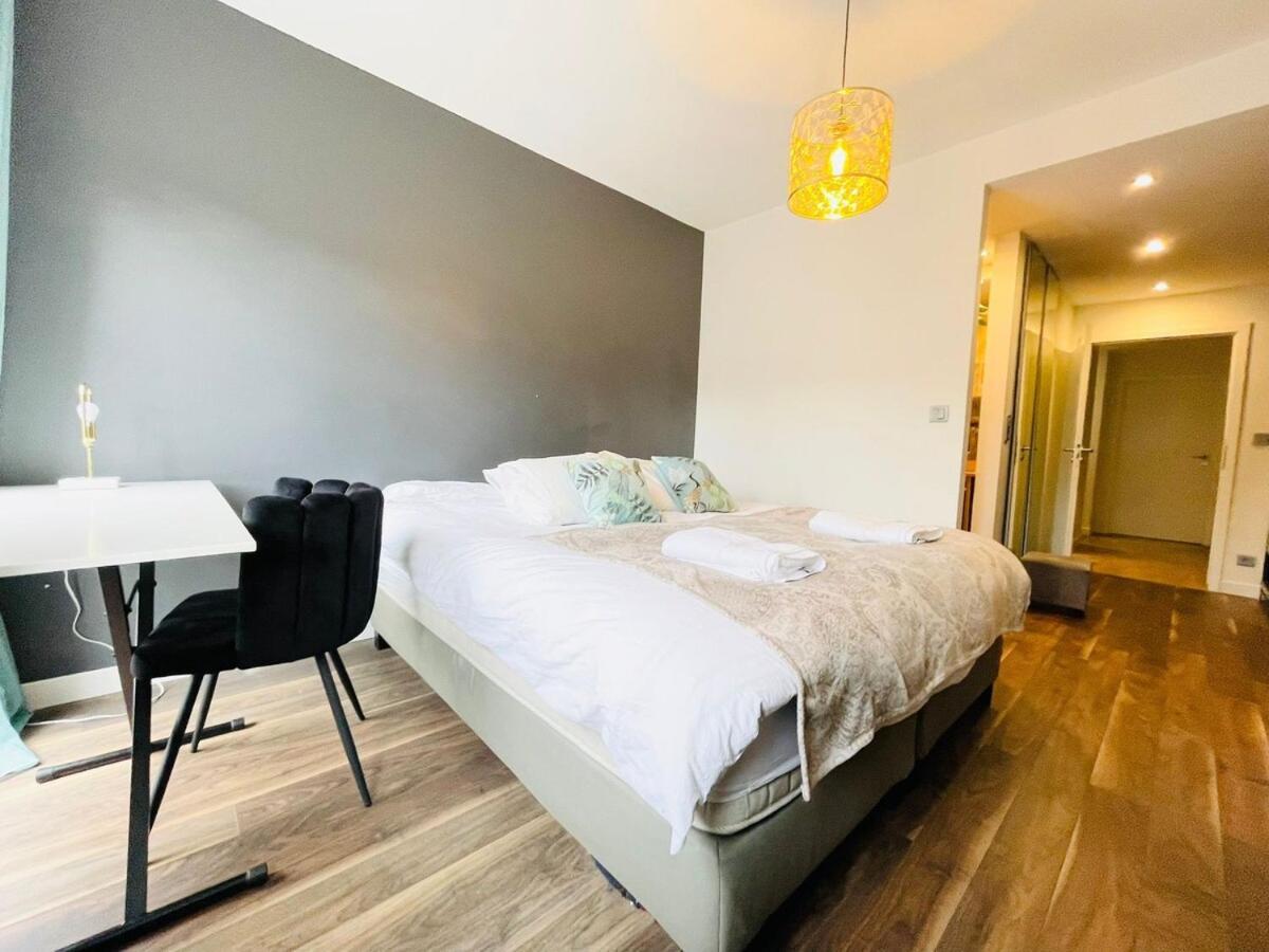 Apartment Lovely 2 Bedroom Flat With Balcony And Parking *