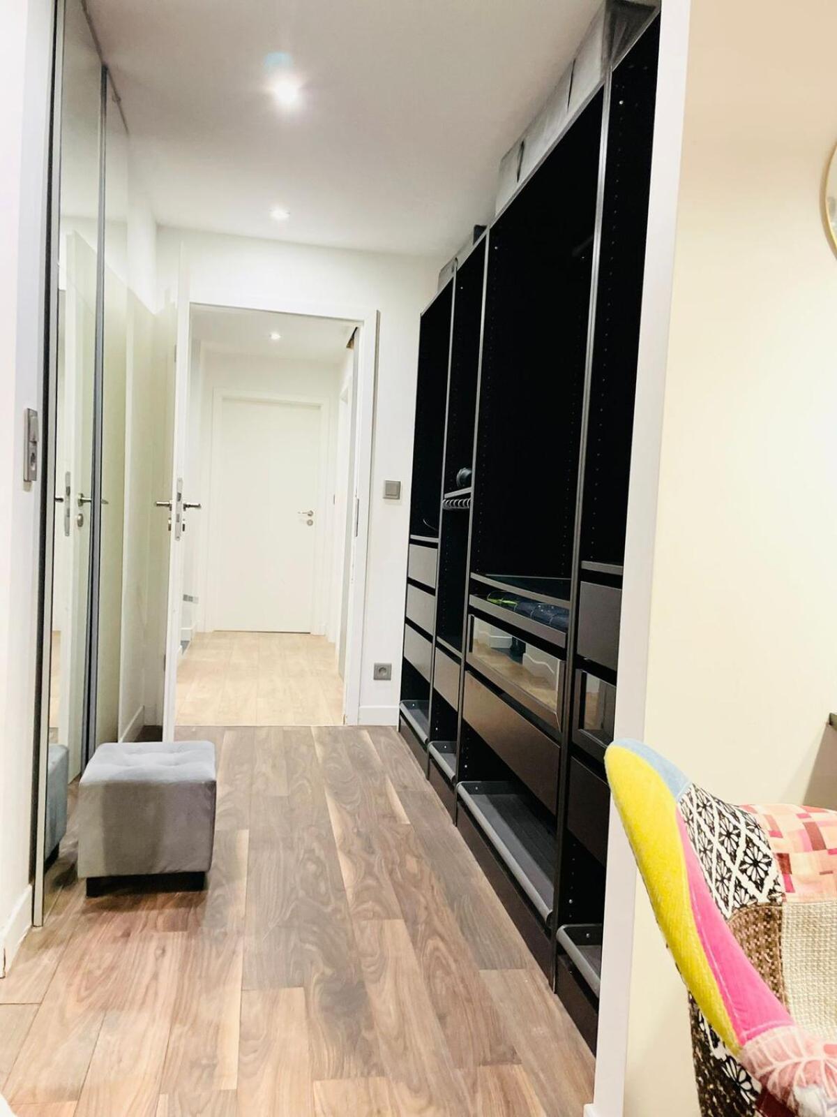 Apartment Lovely 2 Bedroom Flat With Balcony And Parking *