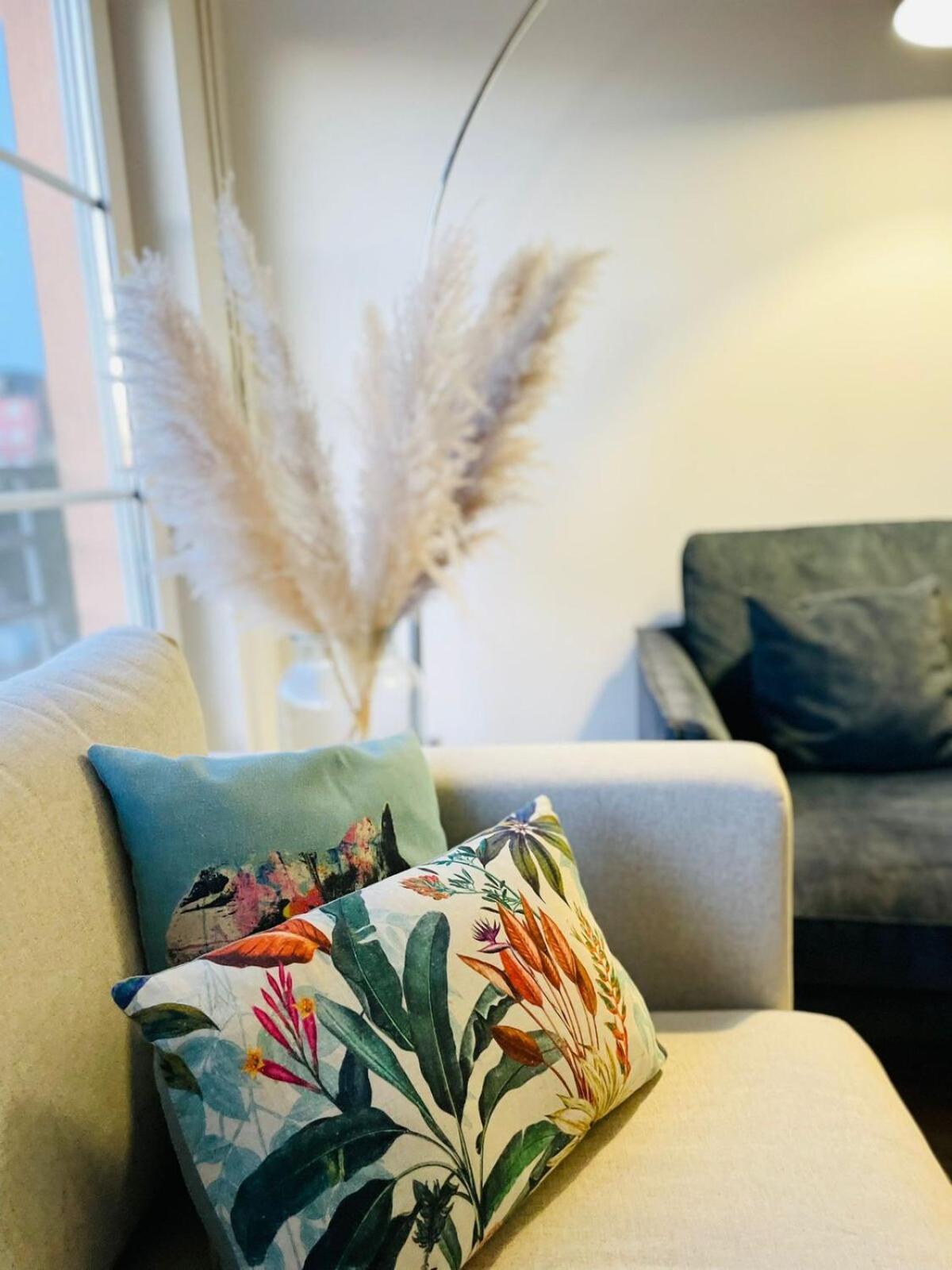 Lovely 2 Bedroom Flat With Balcony And Parking Apartment